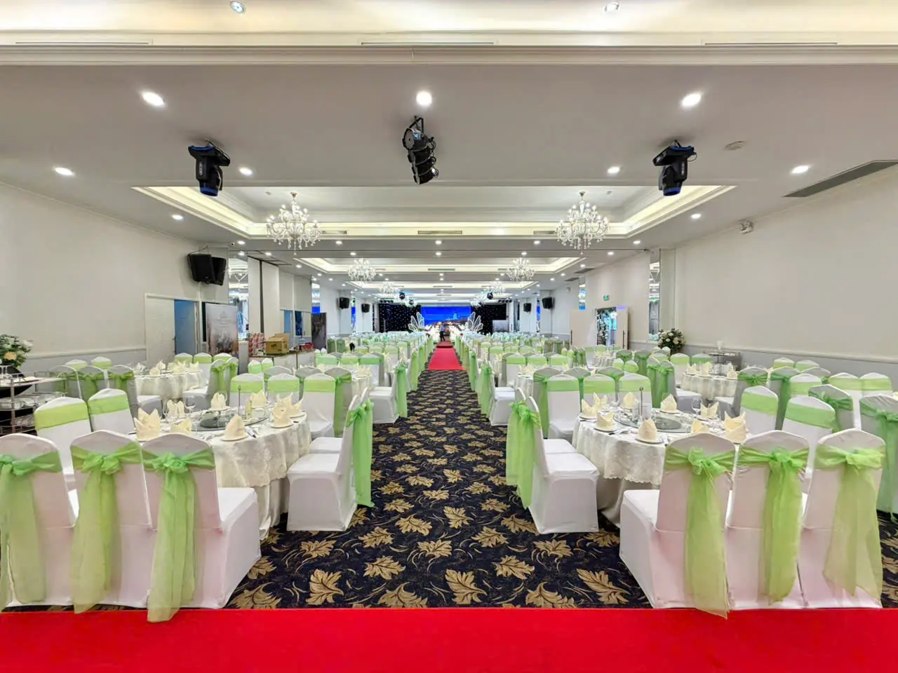 Tiệc cưới tại Queen Plaza