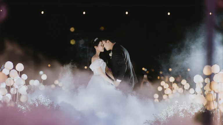 First look là gì? Ý nghĩa của cái nhìn đầu tiên trong ngày cưới - Queen Plaza