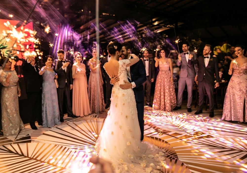 First Dance – Điệu Nhảy Khai Màn Đám Cưới Lãng Mạn Và Ấn Tượng - Queen Plaza