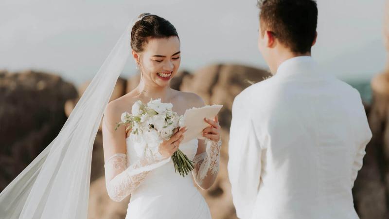 Wedding Vow Là Gì? Nguồn Gốc, Ý Nghĩa Và Bí Quyết Viết Lời Thề Nguyện Trong Đám Cưới - Queen Plaza