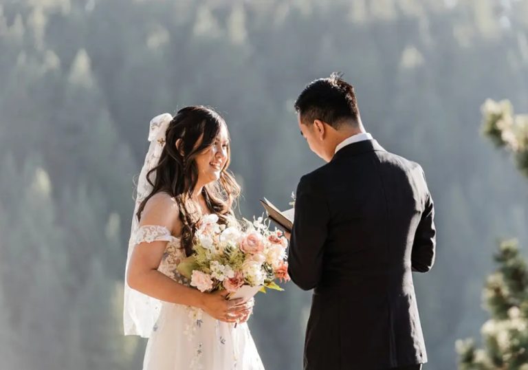 Wedding Vow Là Gì? Nguồn Gốc, Ý Nghĩa Và Bí Quyết Viết Lời Thề Nguyện Trong Đám Cưới - Queen Plaza
