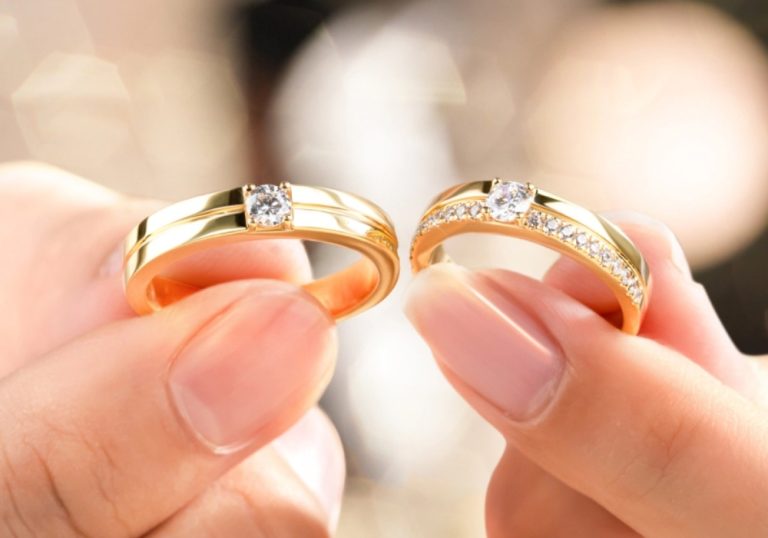 Nhẫn Cầu Hôn Và Nhẫn Cưới: Hiểu Đúng Để Đeo Đúng Trong Ngày Cưới - Queen Plaza