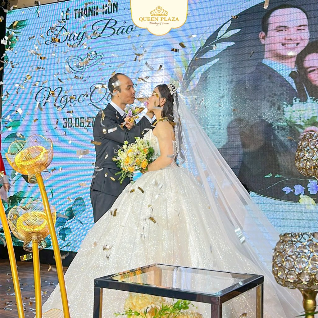 Uống Rượu Giao Bôi Là Gì? Ý Nghĩa Và Cách Thực Hiện Nghi thức giao bôi trong đám cưới - Queen Plaza